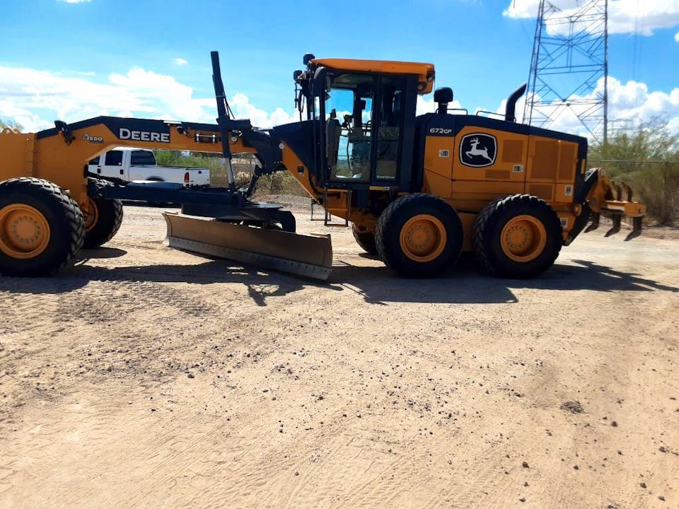 John Deere 672G