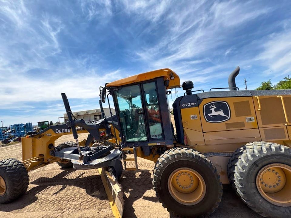 John Deere 672G