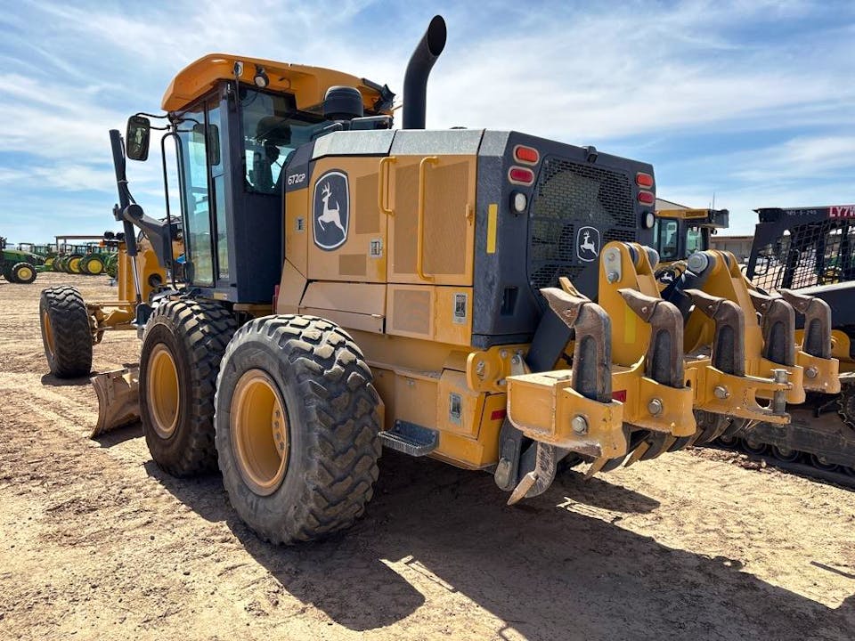 John Deere 672G