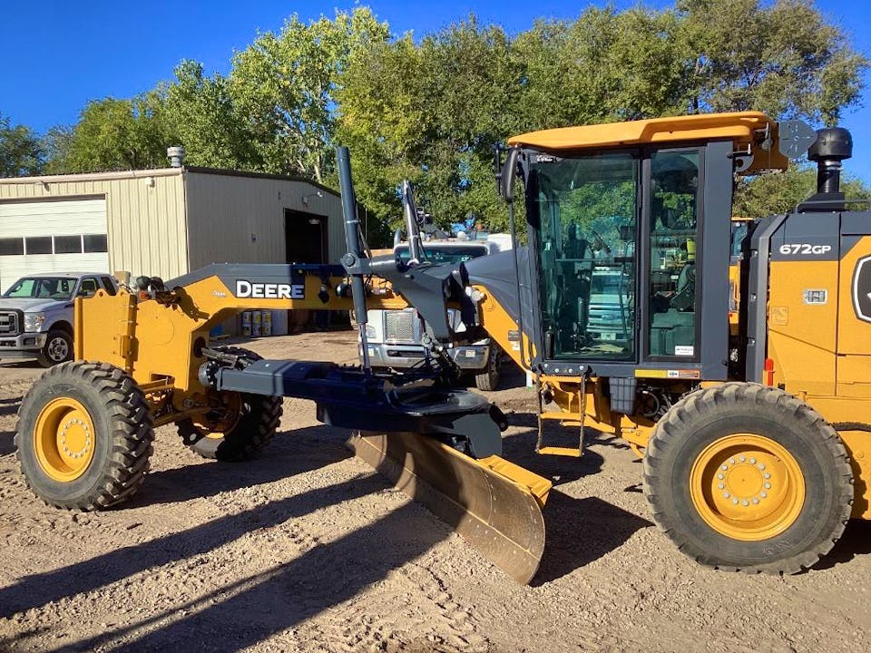 John Deere 672G