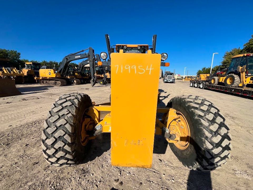 John Deere 672G