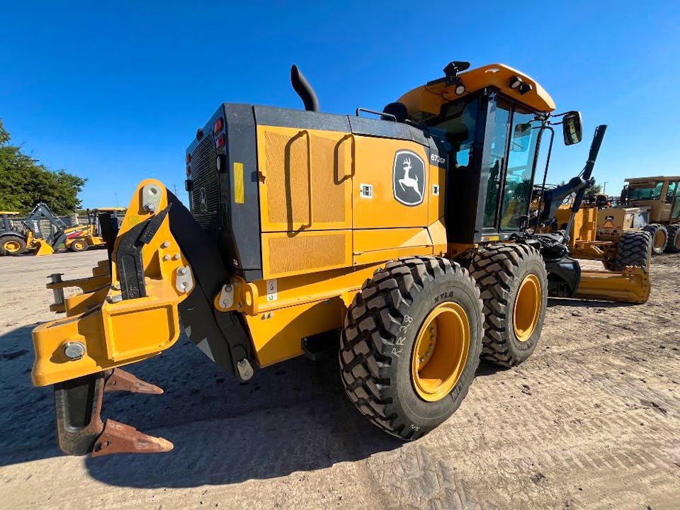 John Deere 672G