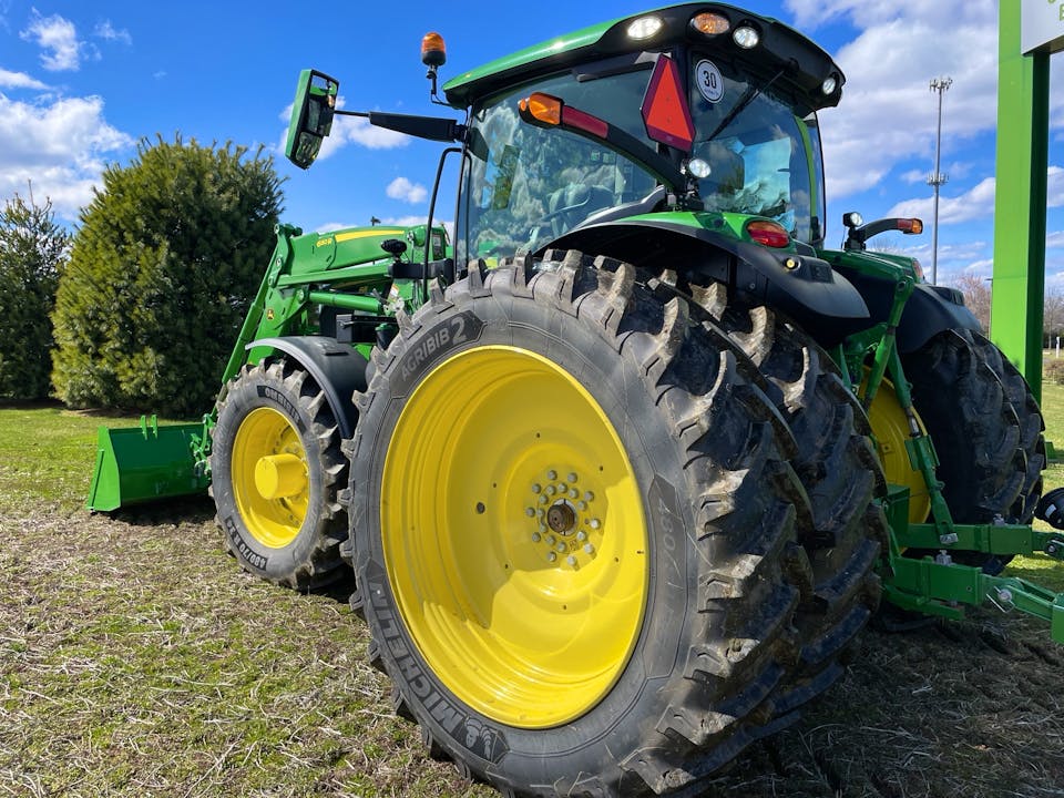 John Deere 6R 215