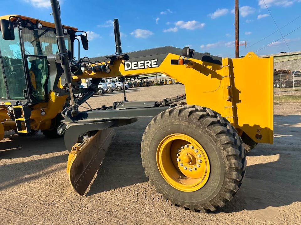 John Deere 770G