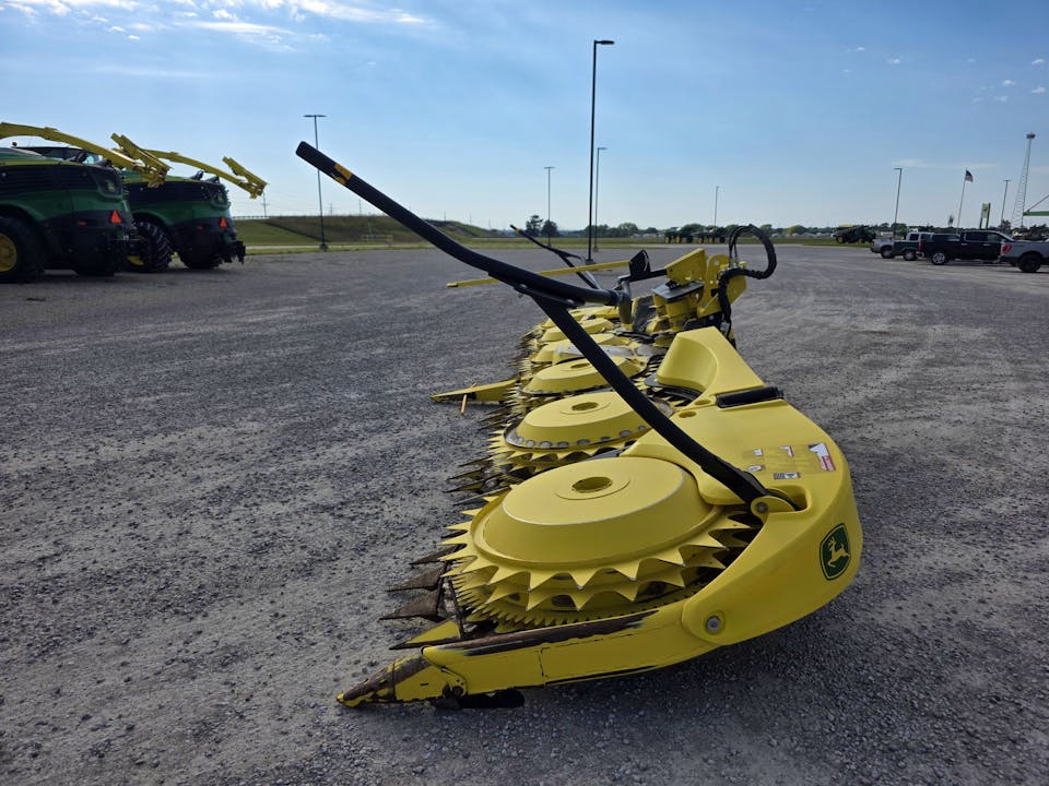 John Deere 772