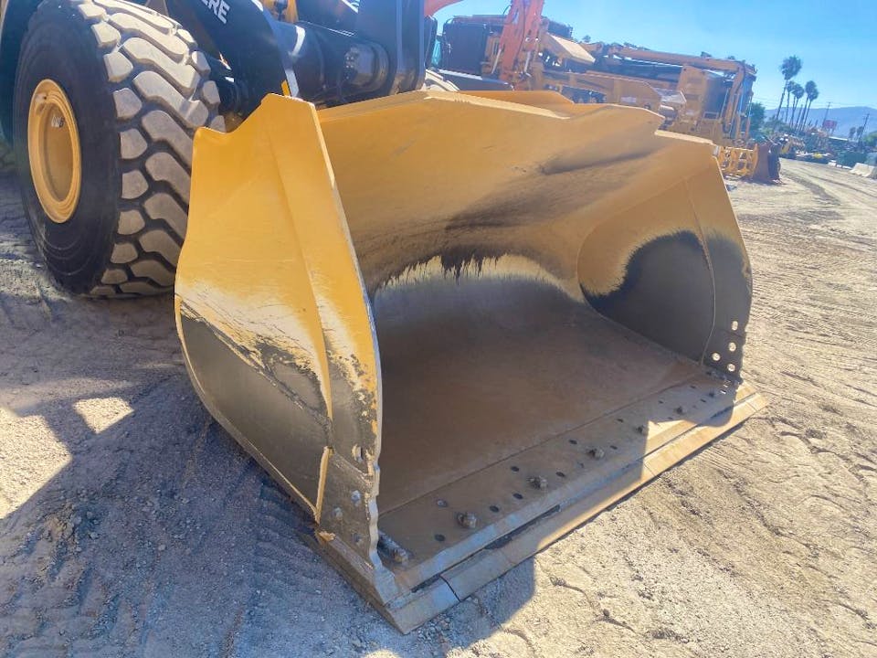 John Deere 824P6.25P