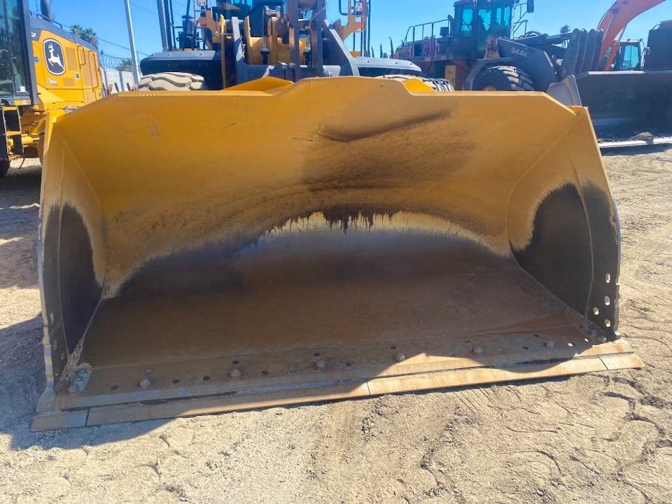 John Deere 824P6.25P