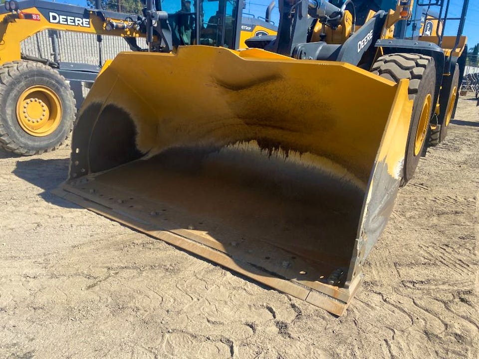 John Deere 824P6.25P