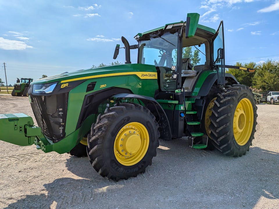 John Deere 8R 250