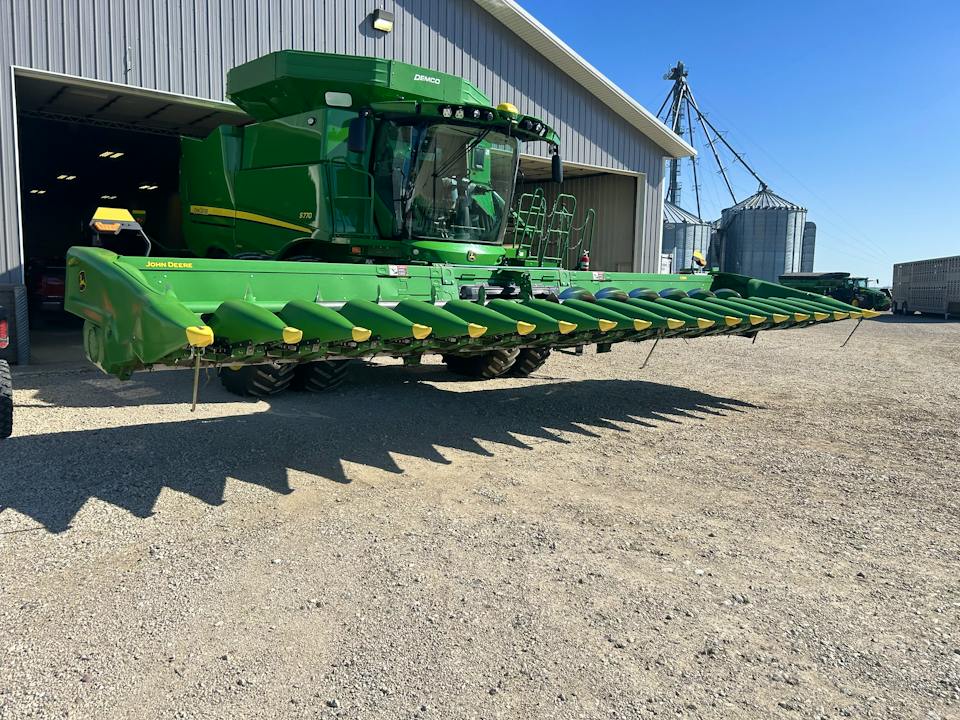 John Deere C18R