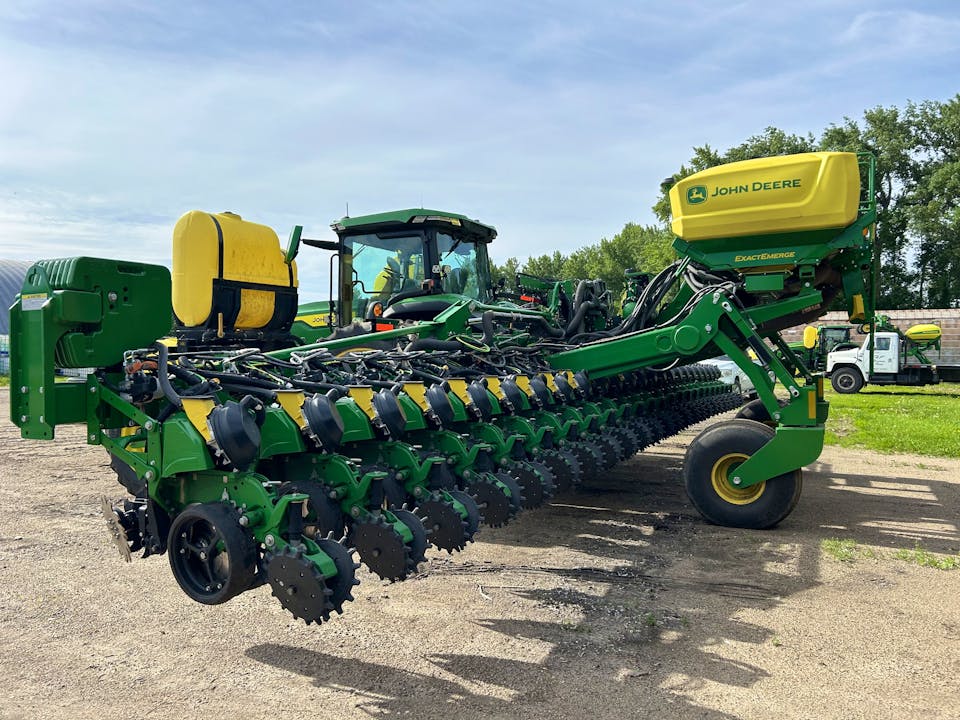 John Deere DR24