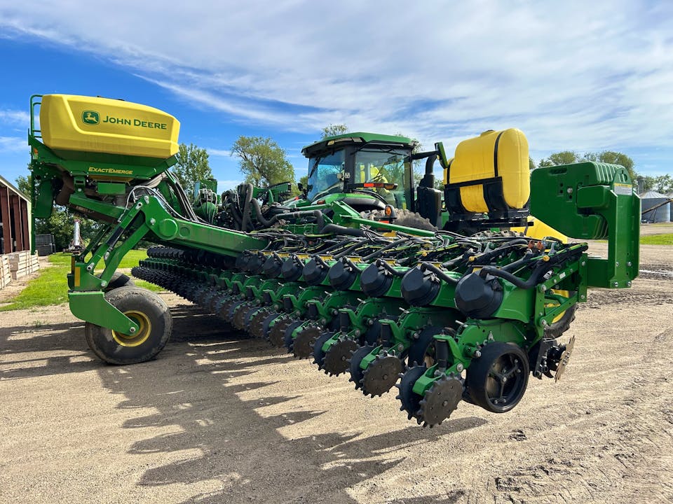John Deere DR24
