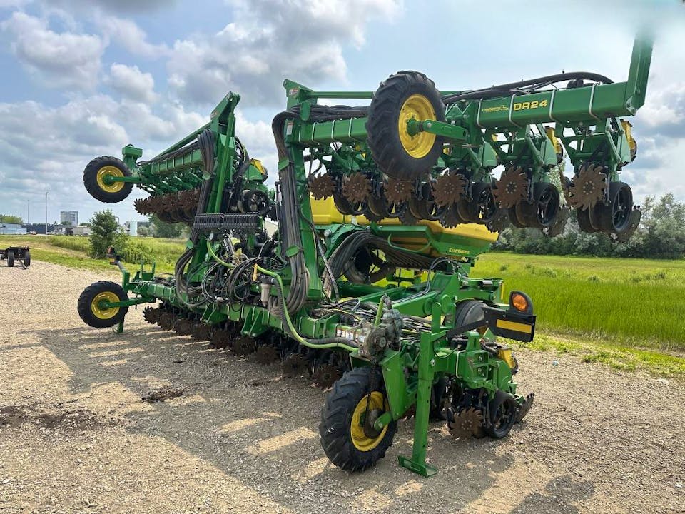 John Deere DR24