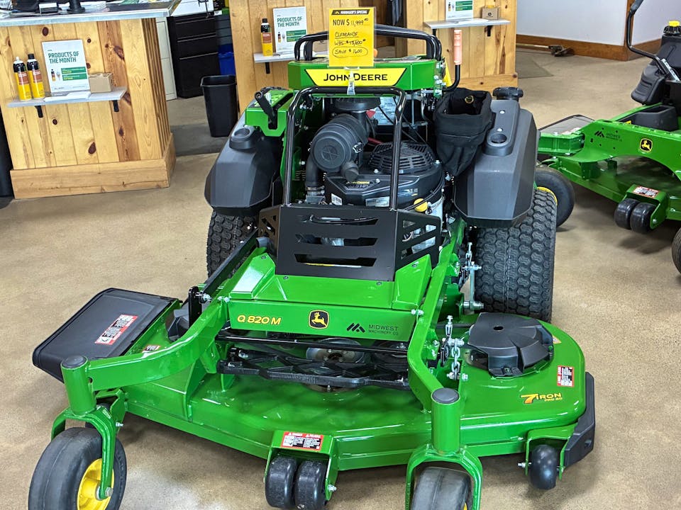 John Deere Q820M