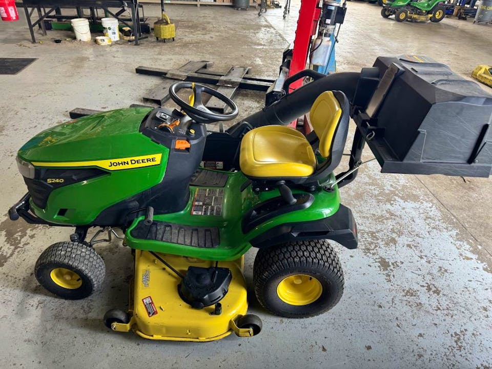 John Deere S240