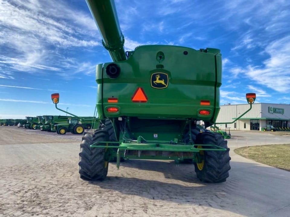 John Deere S770