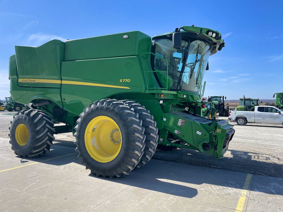 John Deere S770