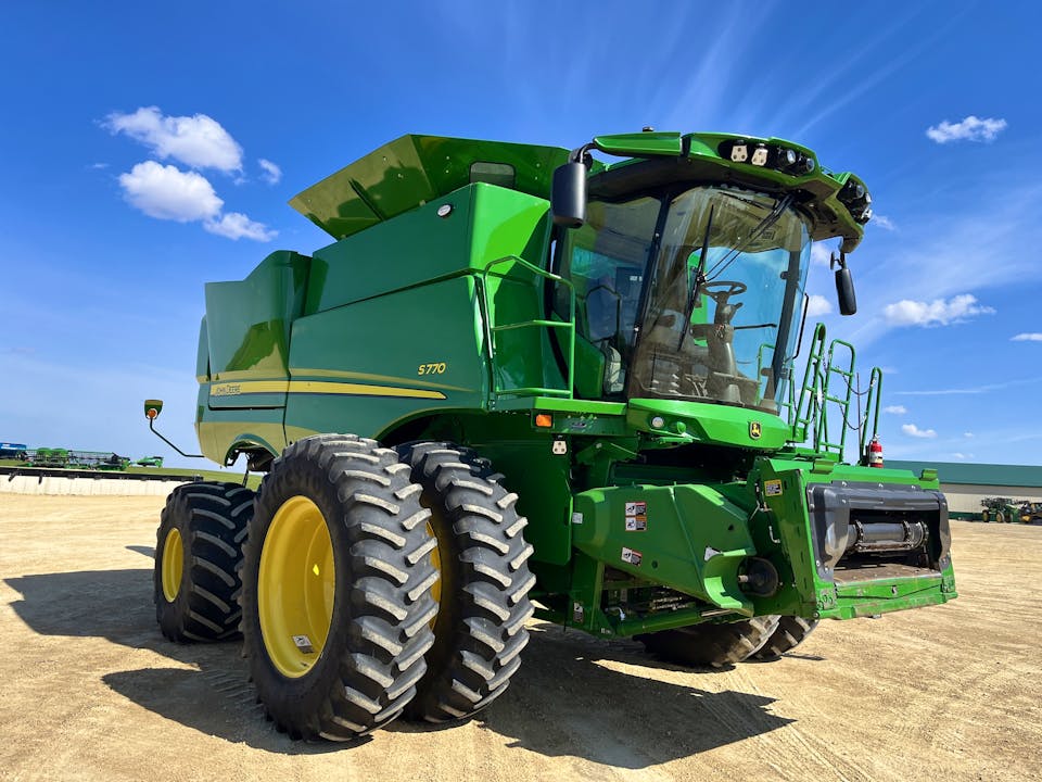 John Deere S770