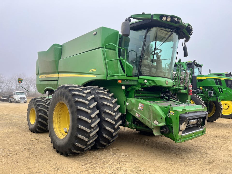 John Deere S790