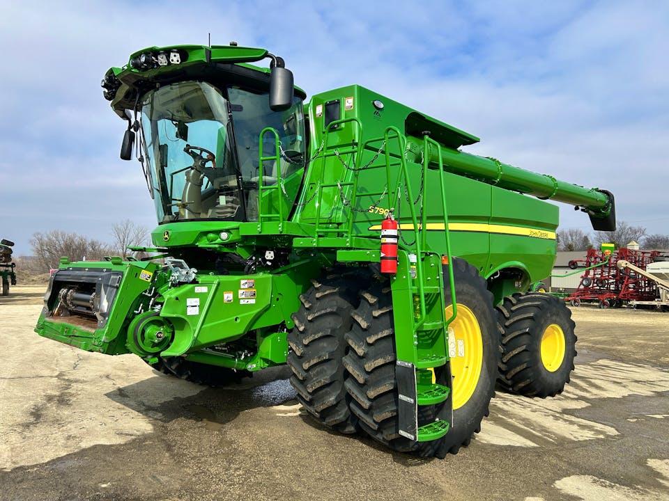John Deere S790