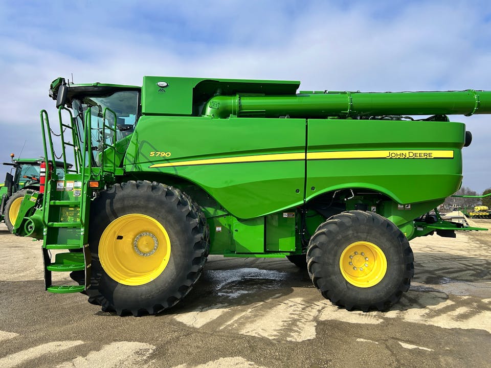 John Deere S790