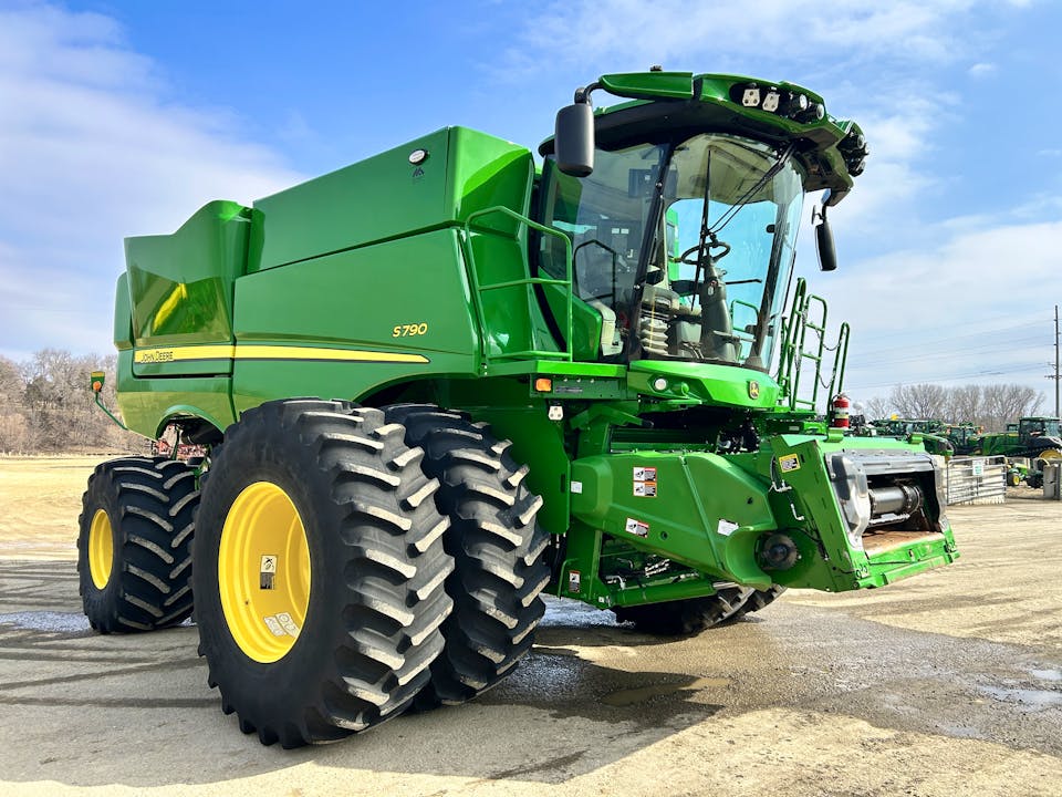 John Deere S790