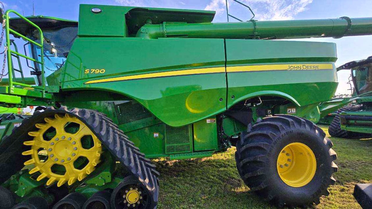John Deere S790