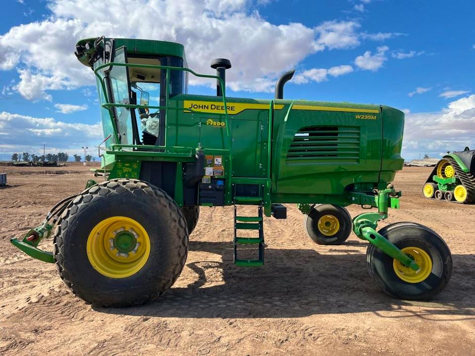 John Deere W235M