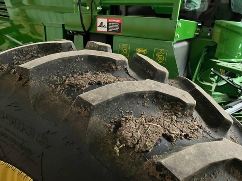John Deere W235R