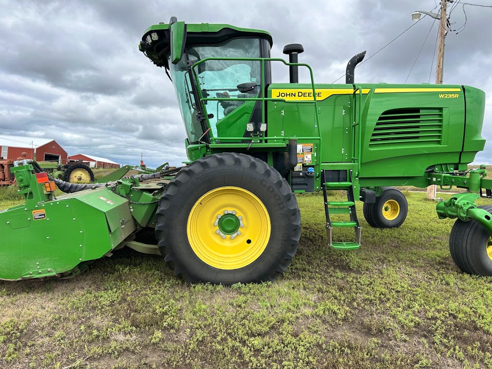 John Deere W235R