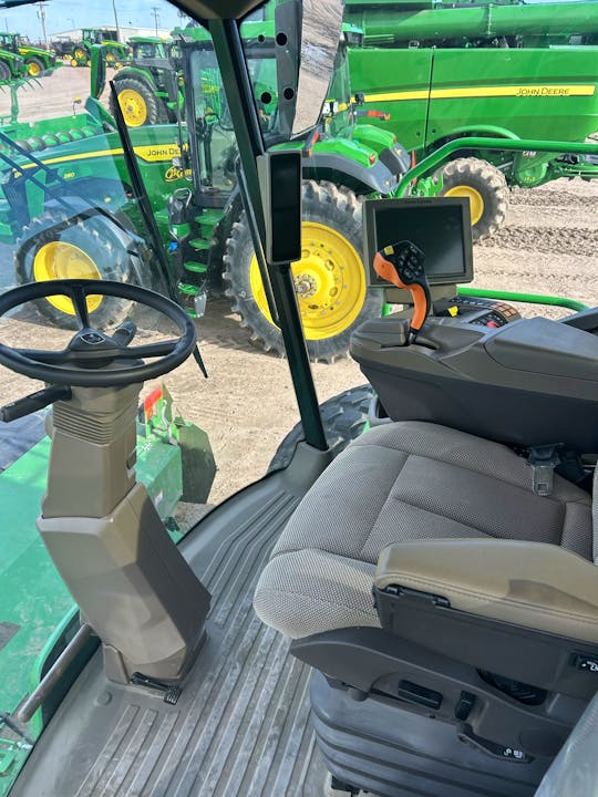 John Deere W235R