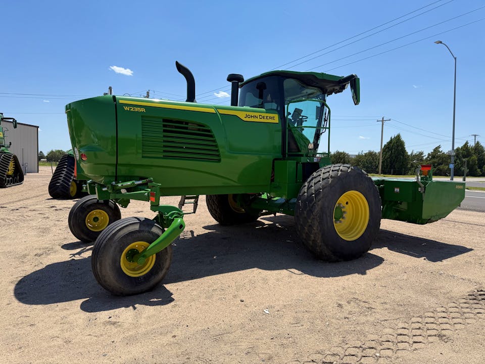 John Deere W235R