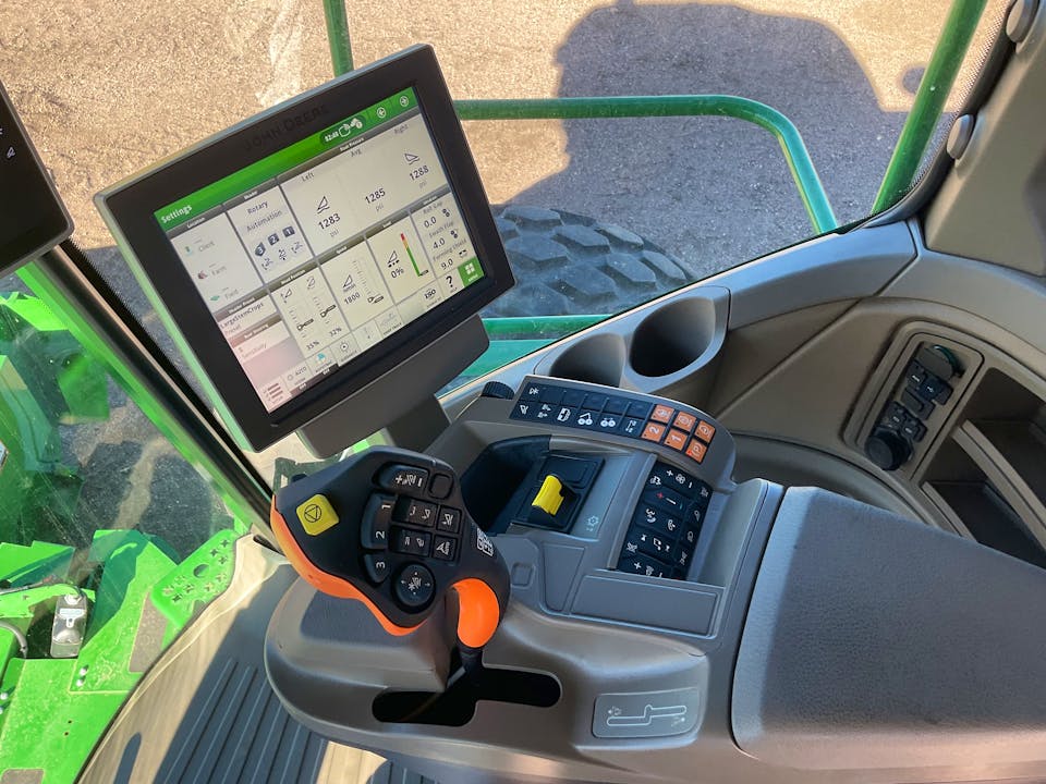John Deere W235R