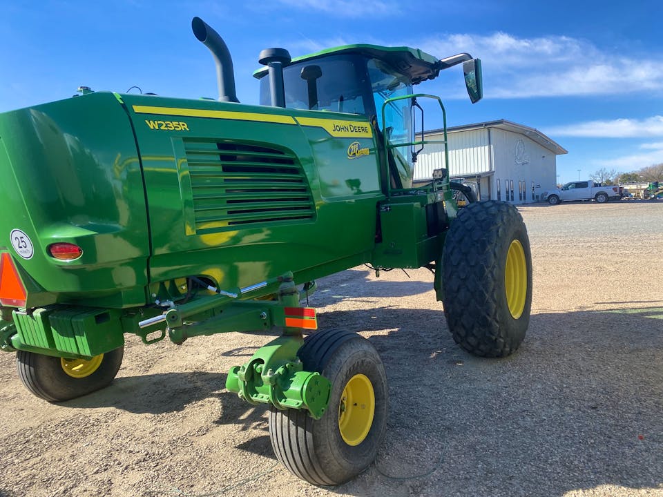 John Deere W235R