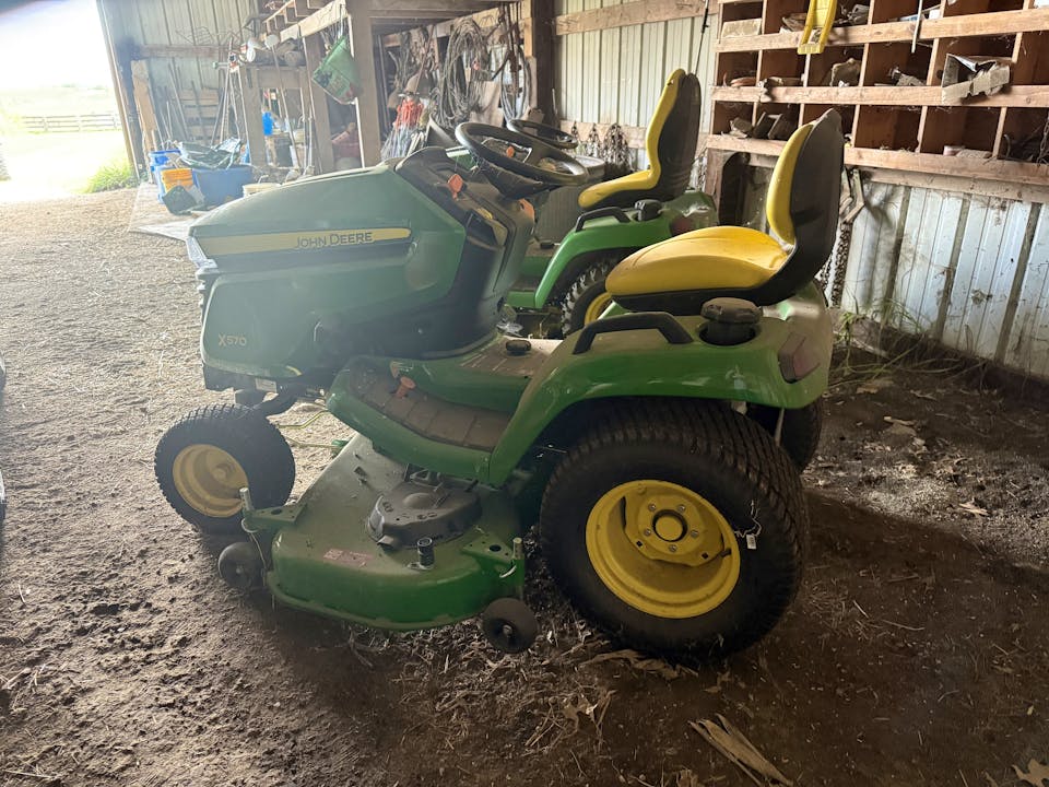 John Deere X570