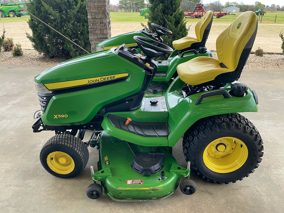 John Deere X590