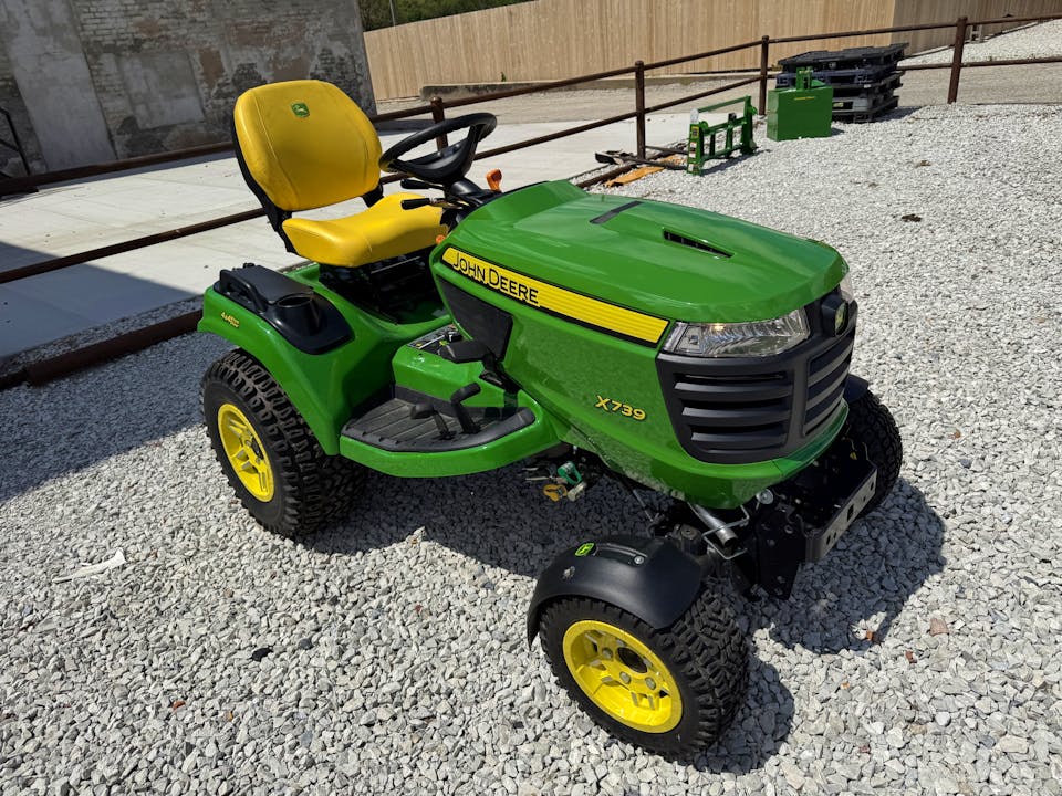 John Deere X739