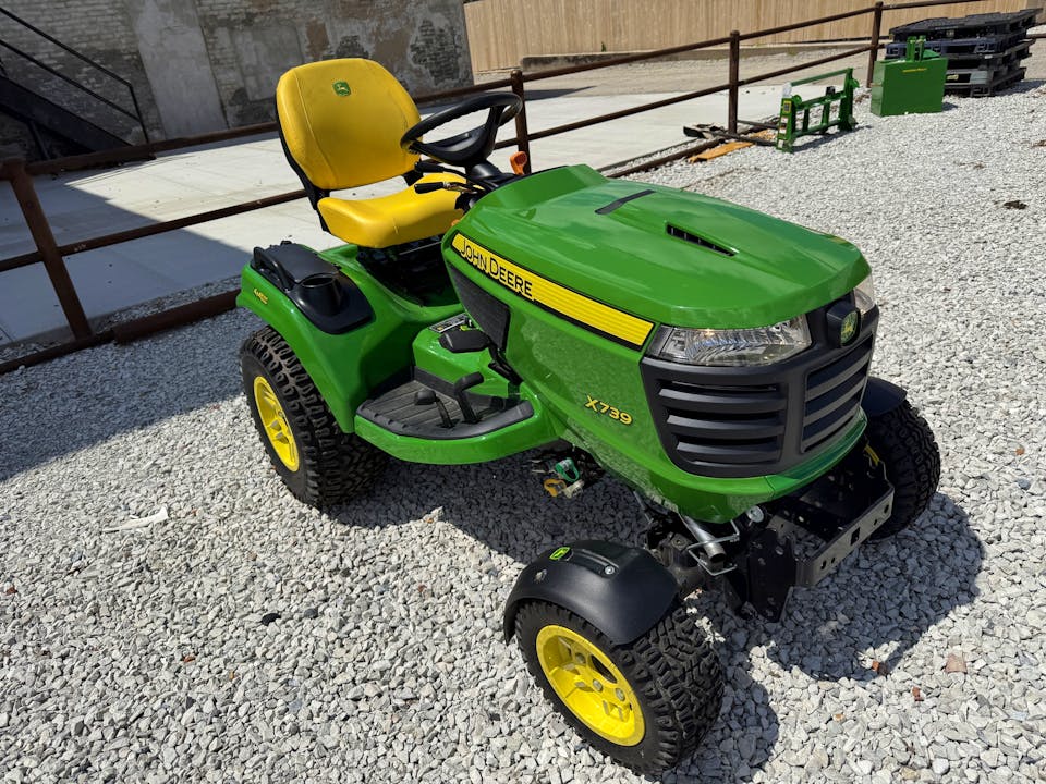 John Deere X739