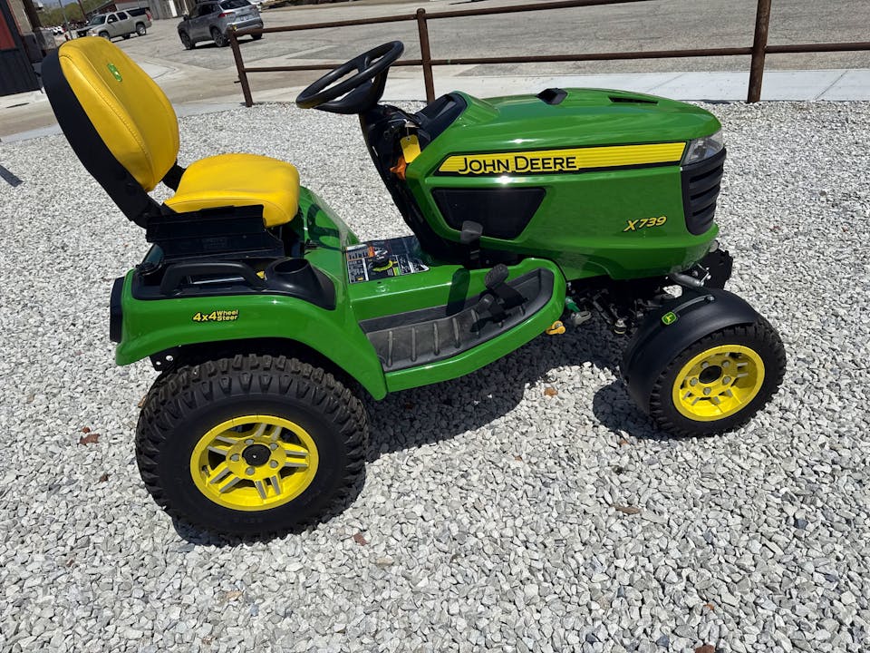 John Deere X739