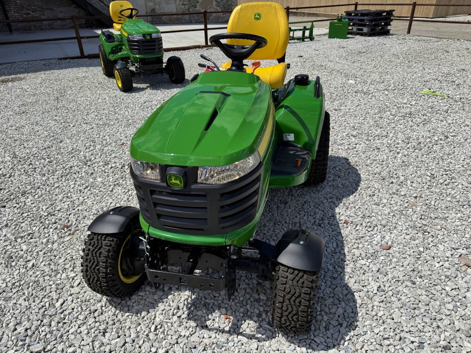 John Deere X739