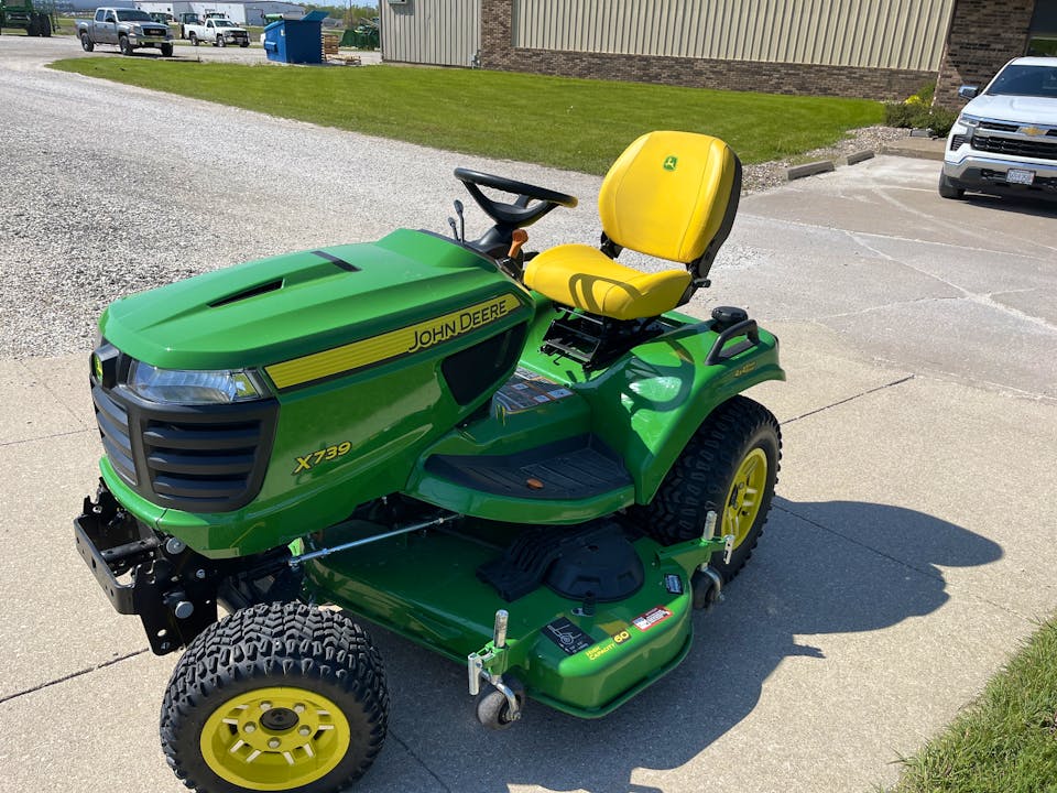 John Deere X739