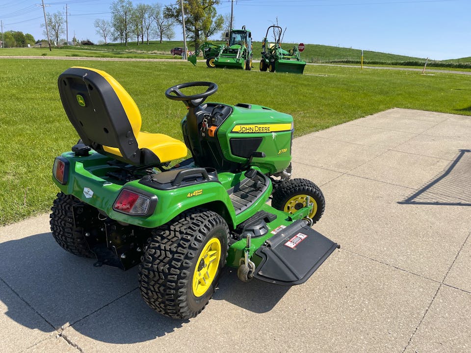 John Deere X739
