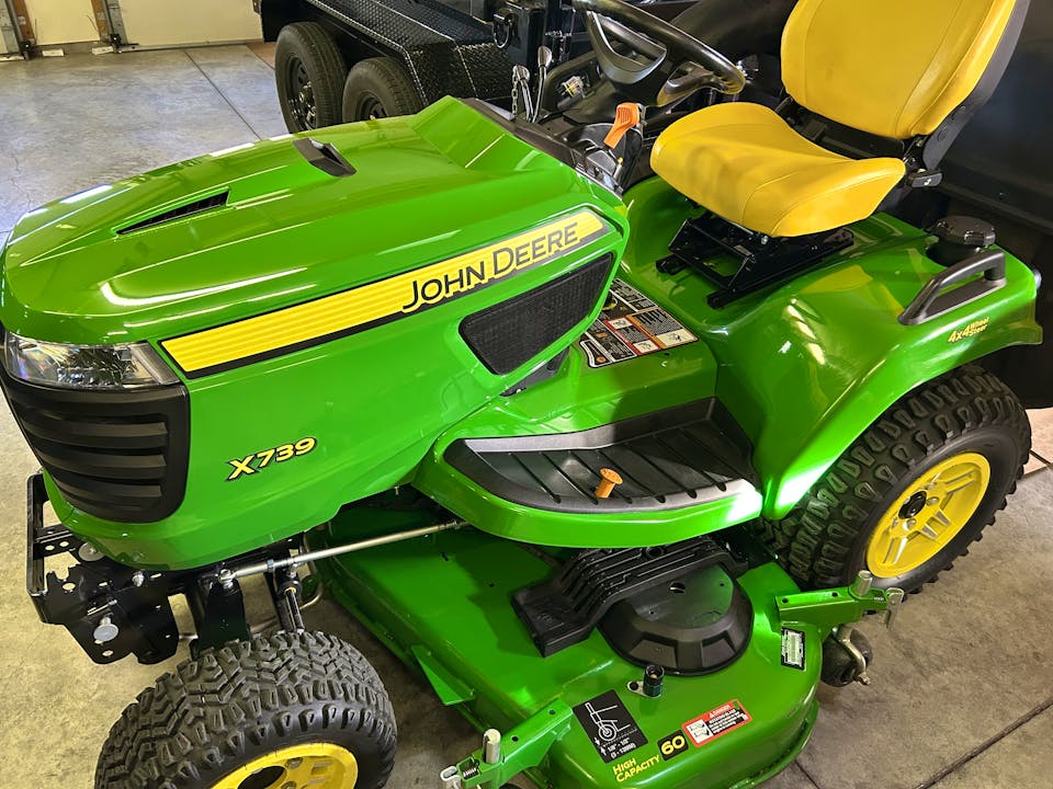 John Deere X739