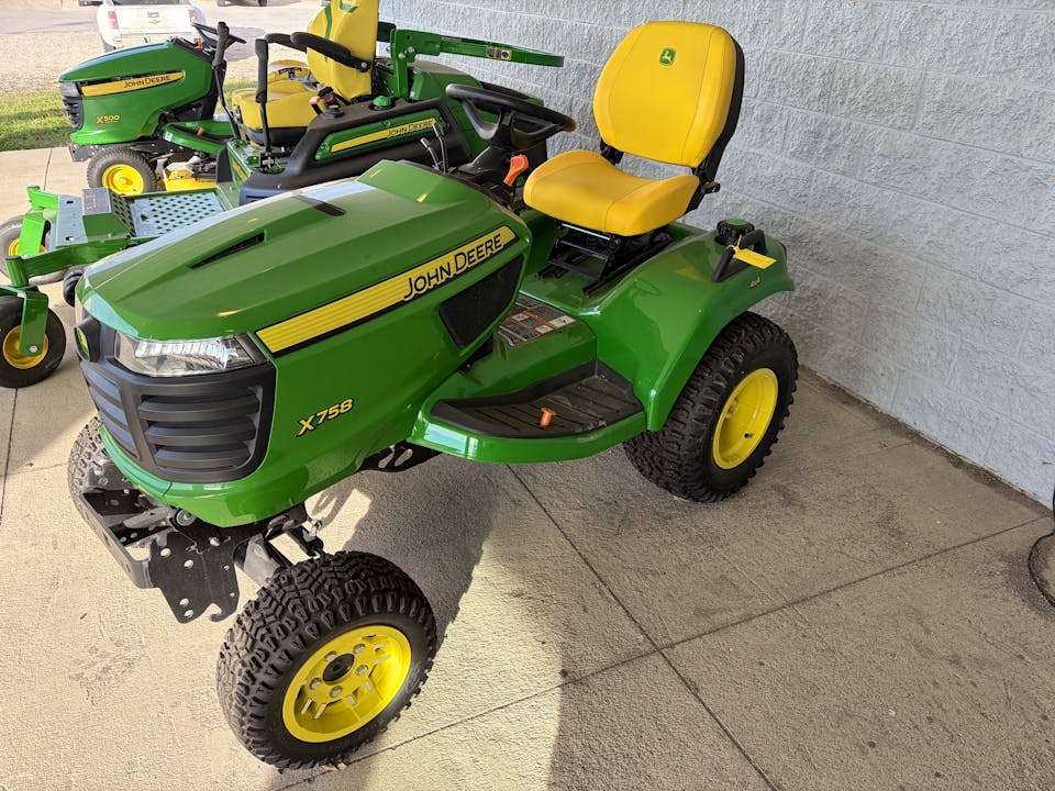 John Deere X758