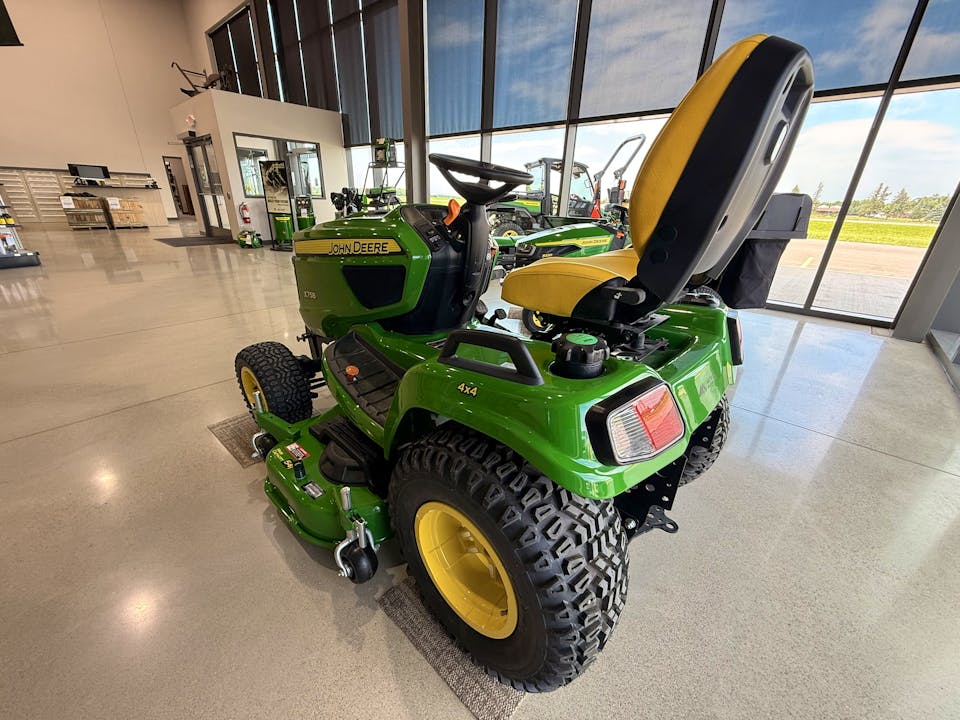 John Deere X758