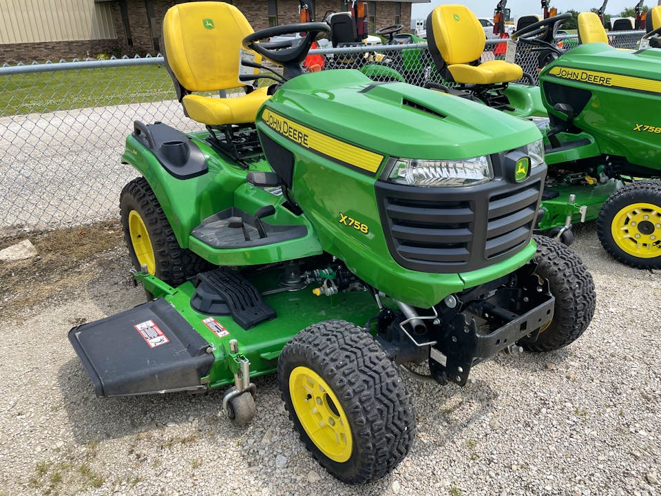 John Deere X758