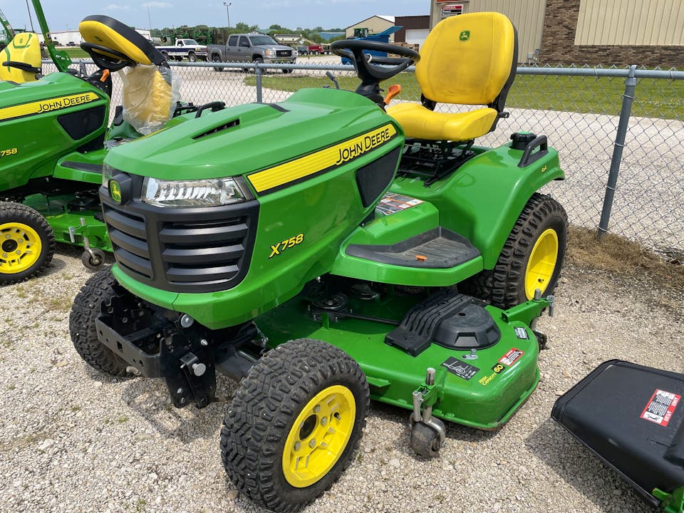 John Deere X758