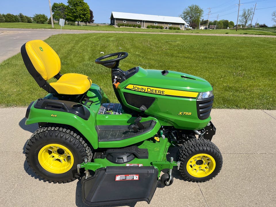 John Deere X758