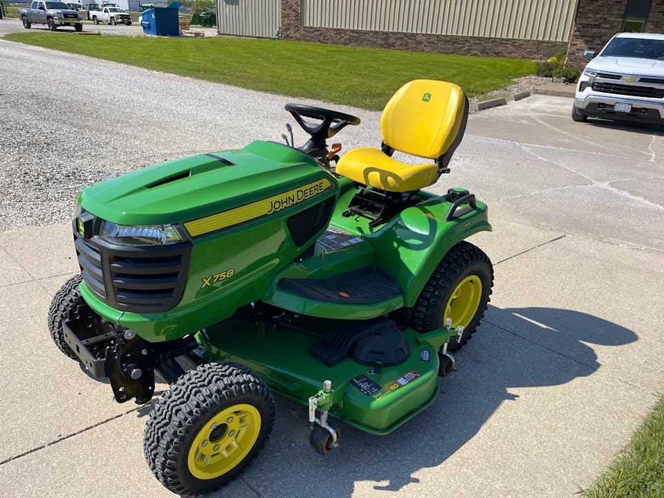 John Deere X758