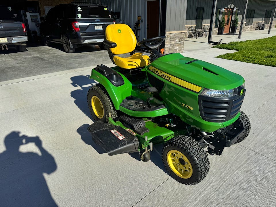 John Deere X758